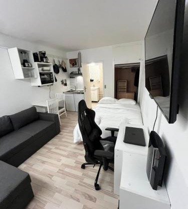 Comfort Cozy Studio Near Airport