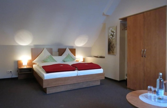 Comfort double room 5 (room 5) - Gästehaus Auszeit