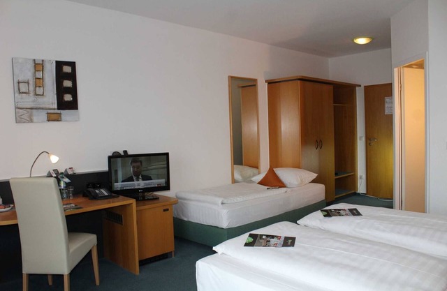 Comfort double room with extra bed - H + Hotel Erfurt