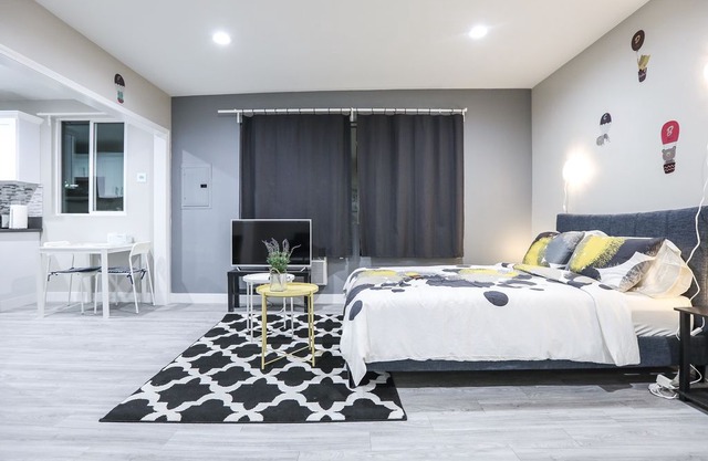 Comfort Gateway in Koreatown, DowntownLA w/parking