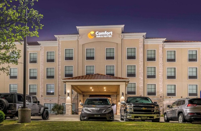 Comfort Inn & Suites Fort Worth - Fossil Creek