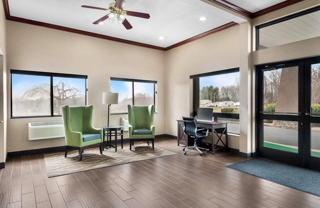 Comfort Inn & Suites North East