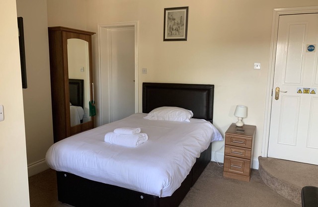Comfort Single Ensuite at The Lawns Guest House