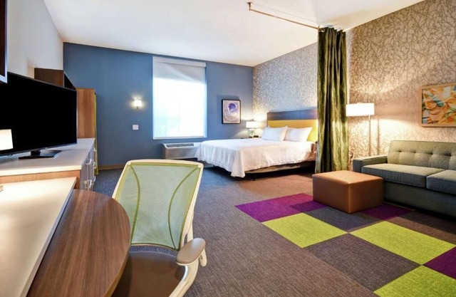 Comfort Stay! 2 Ocean View Units, Kitchen, Pool, Free Breakfast, Pets Allowed!