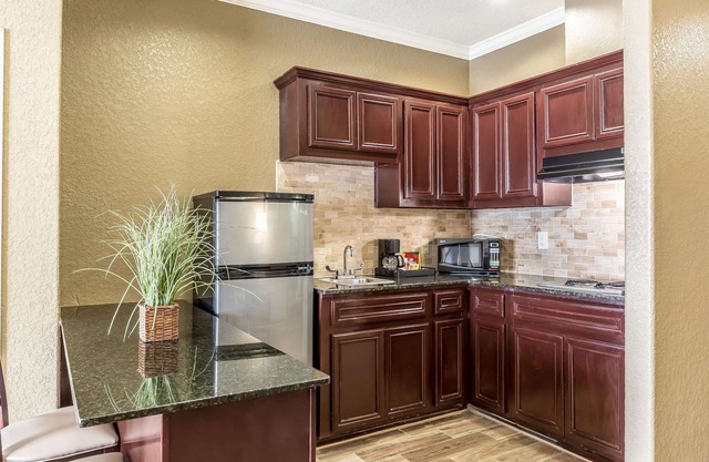 Comfort Suites Houston IAH Airport - Beltway 8
