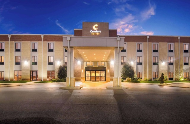Comfort Suites Rensselaer near Fair Oaks