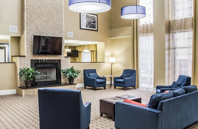 Comfort Suites University - Research Park