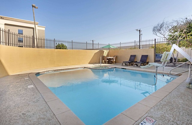 Comfort Suites West Dallas - Cockrell Hill