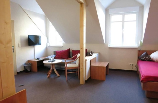Comfort triple room 4 (room 4) - Gästehaus Auszeit
