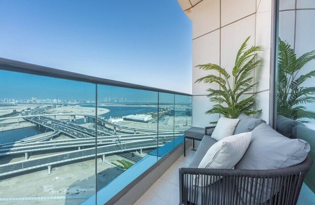 Comfortable 1-Bedroom Apartment With Bright Living Room in Business Bay