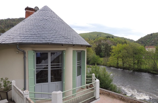 Comfortable 4 person house in an old mill by the river