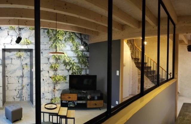 Comfortable house and neat decoration, view of the Sioule valley. WiFi.