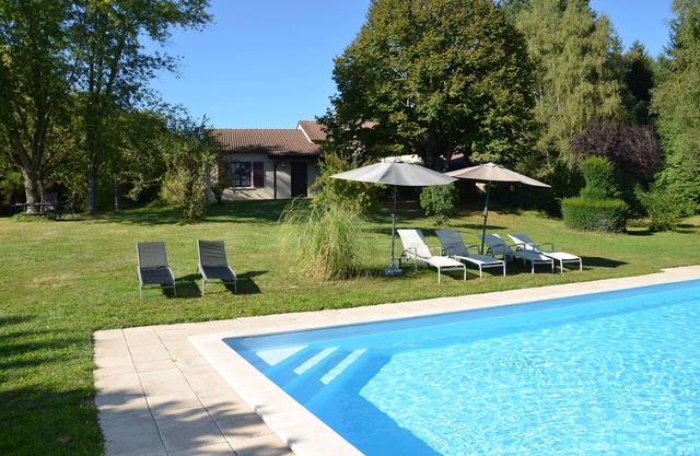 Comfortabele villa met groot verwarmd12x6m zwembad en tuin van 5000 m².