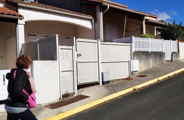 Comfortable villa in residence with swimming pool and tennis court, 600 m from the beach.