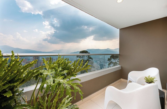 Comfortable 1BR with fabulous view and pool in a Prime Location