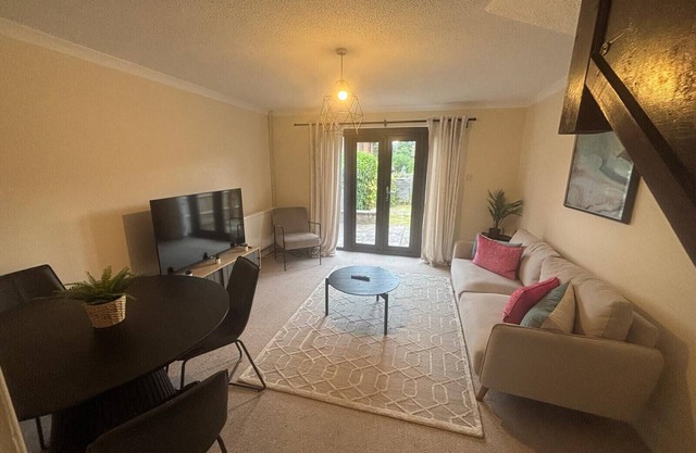 Comfortable 2 Bedroom House in Bracknell