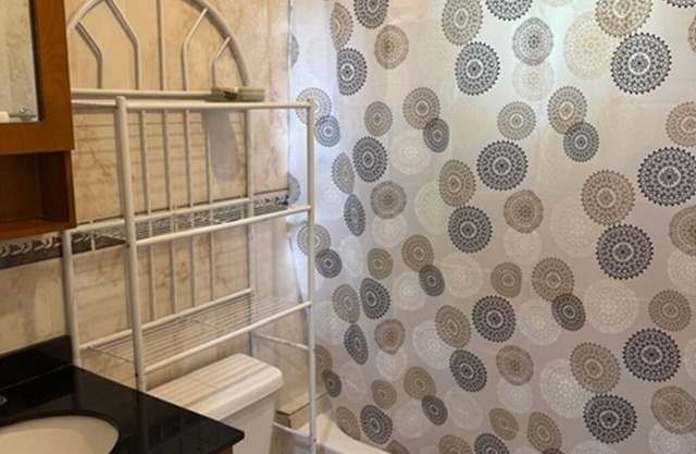 Comfortable 2-bedroom townhouse in Oaklands, WiF, Wall Fans, AC in bedrooms, etc