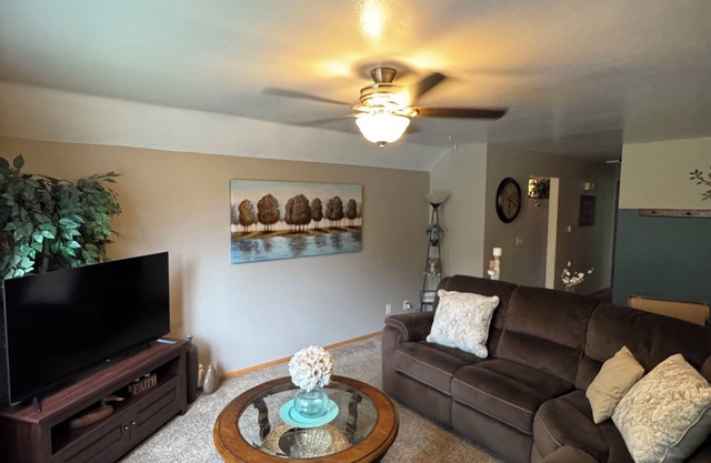 Comfortable 2 Bedroom Unit Near Wittman Airport and Lake Access!