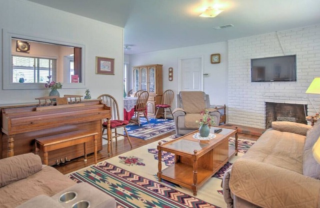 Comfortable 3 Bedroom House with Spacious Yard