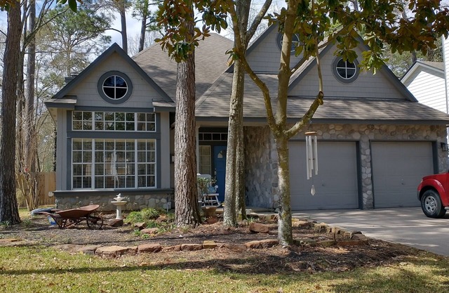 Comfortable 3 Bedroom, 2 bath home in The Woodlands, Minimum 30 Days