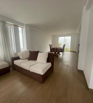 Comfortable 3 bedroom house near the airport Quito and Portal