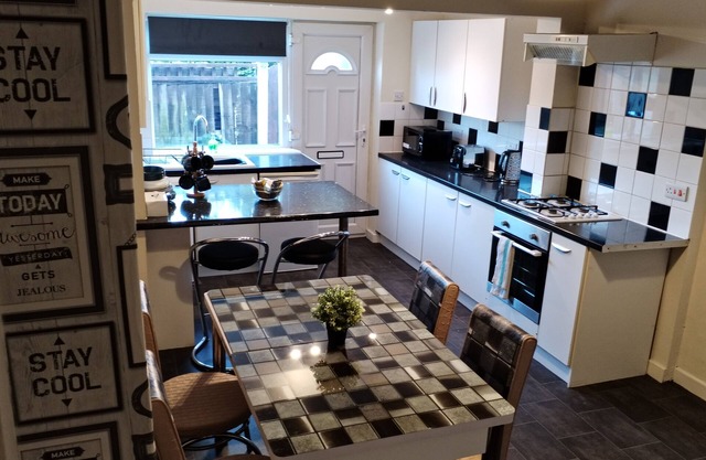 Comfortable 4-bed House in Hucknall, Nottingham