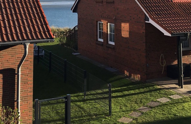 Comfortable apartment with sea views close to the beach and in a quiet location