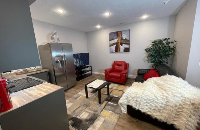 Comfortable and Beautiful Brand-New Suite BSMT-Two Bedroom, Two Washrooms