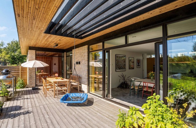 Comfortable and large vacation home near the beach.