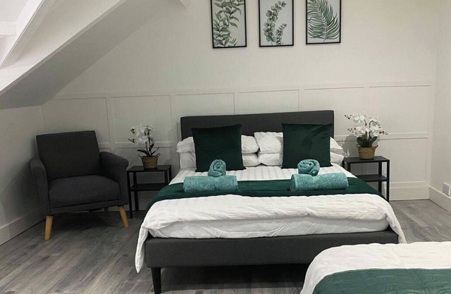 Comfortable and Modern 2-Bedroom Flat in Bridgend