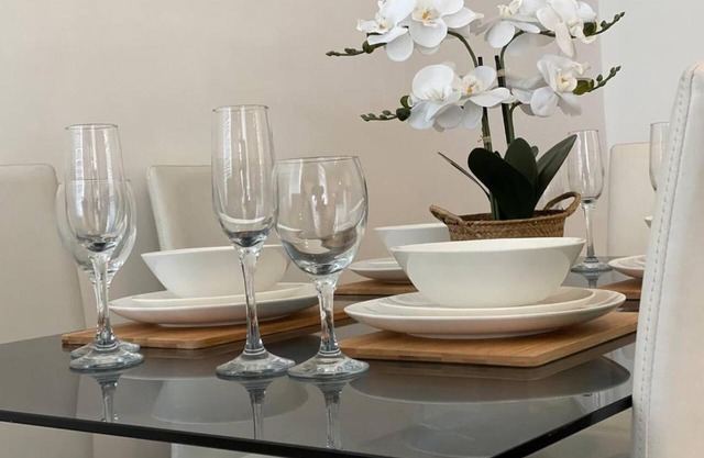 Comfortable and Modern 2-Bedroom Flat in Bridgend