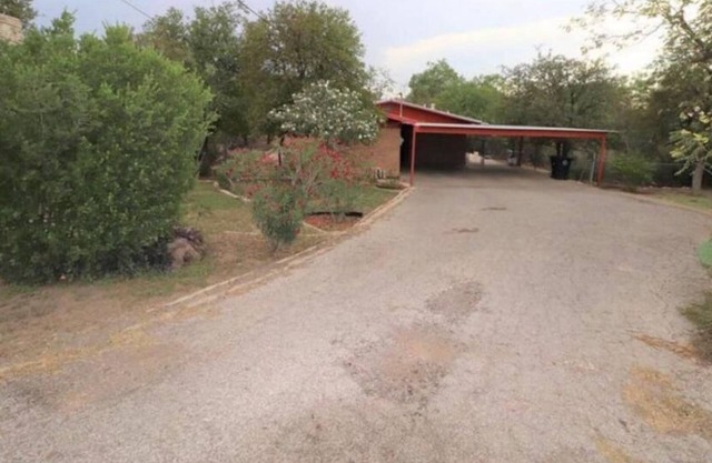 Comfortable and Secluded Home in Quiet Area