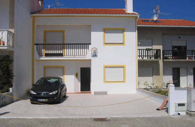Comfortable apartment 6 minutes' walk from the beach.