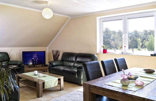 Comfortable apartment, in a quiet forest location, a few minutes' drive. to the beach