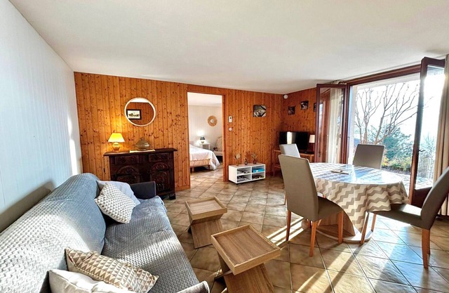 Comfortable apartment with terrace and WiFi