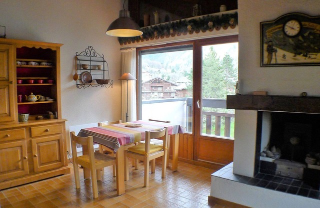 Comfortable & bright apartment with balconies, pets allowed and covered parking