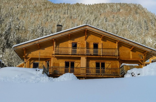 COMFORTABLE CHALET IN THE HEART OF THE BAUFORTAIN