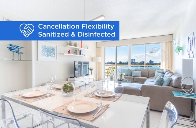 Comfortable condo with amazing bay views | WIFI + Parking