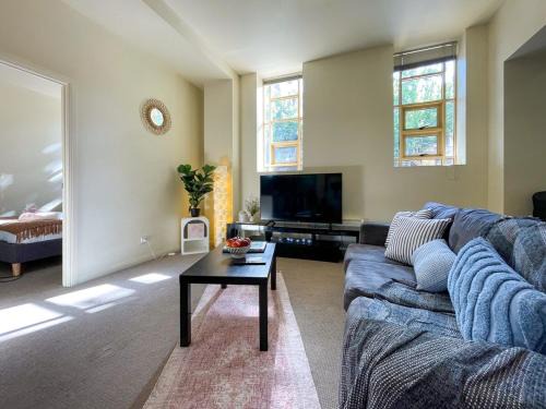 Comfortable City Apartment with Free Parking