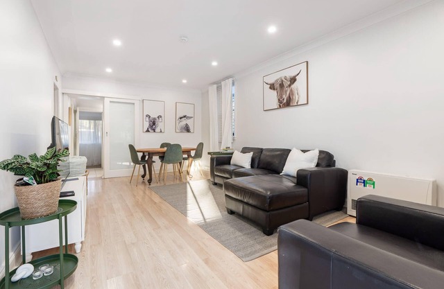 Comfortable & Cosy Getaway close to Town, Sleeps 4