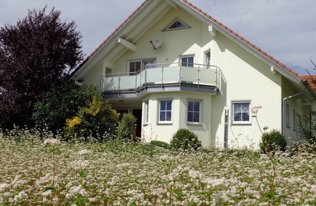 Comfortable Attic Apartment “Vogelsang” with Mountain View, Wi-Fi & Balcony
