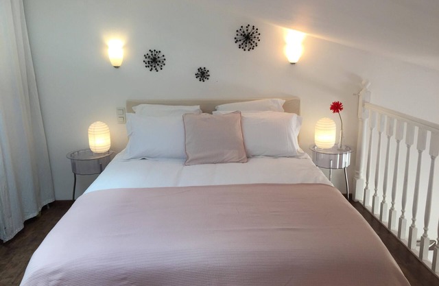 Comfortable gîte with swimming pool at the gateway to the Southern Alps