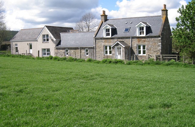Comfortable Highland Speyside cottage with stunning views