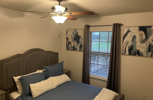 Comfortable home near the Texas Medical Center & the Pearland Medical Center. n