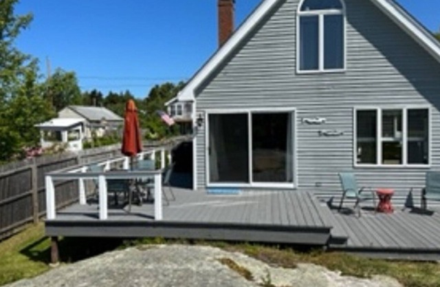 Comfortable Home, Offering Ocean Views , nature & trails
