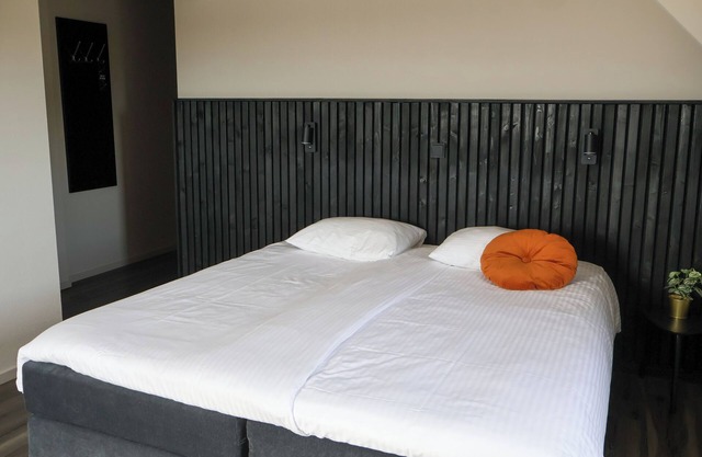 Comfortable hotel room with stunning views, modern amenities, and a relaxing atmosphere in the Land of Maas and Waal.