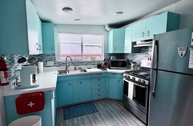 Comfortable House with a TV, Yard, Parking