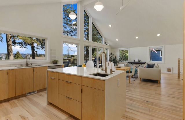 Comfortable Lake-View Home in Seattle