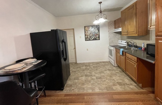 Comfortable Mid City 2 bedroom get away