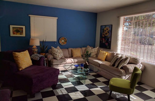 COMFORTABLE MIDTOWN APARTMENT IN PRIVATE HOME